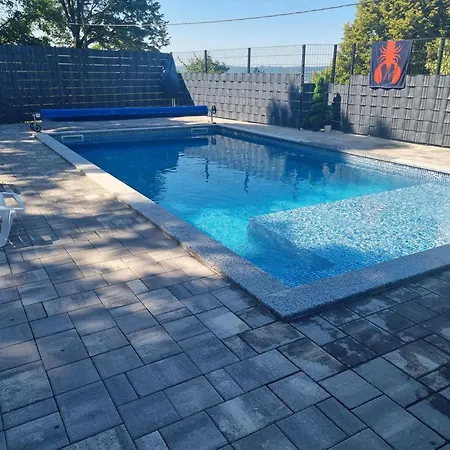 Vikendica Artos بيت للعطل